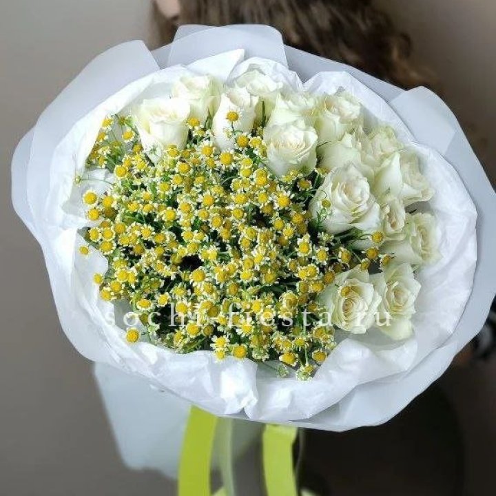 Букет ромашек и роз "Полина" в Сириусе