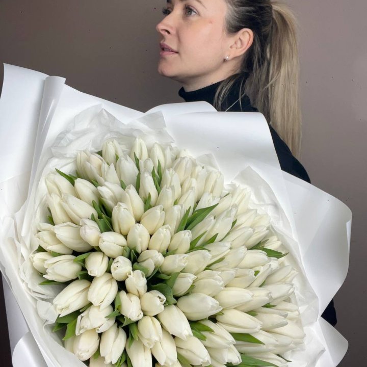 101 белый тюльпан №2 в Сириусе