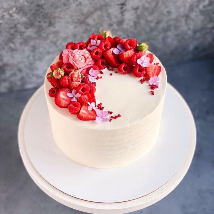 Торт "Малина" в Сириусе