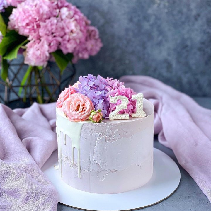 Торт с цифрой в Сириусе