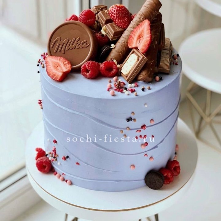 Торт "Milka's world" в Сириусе