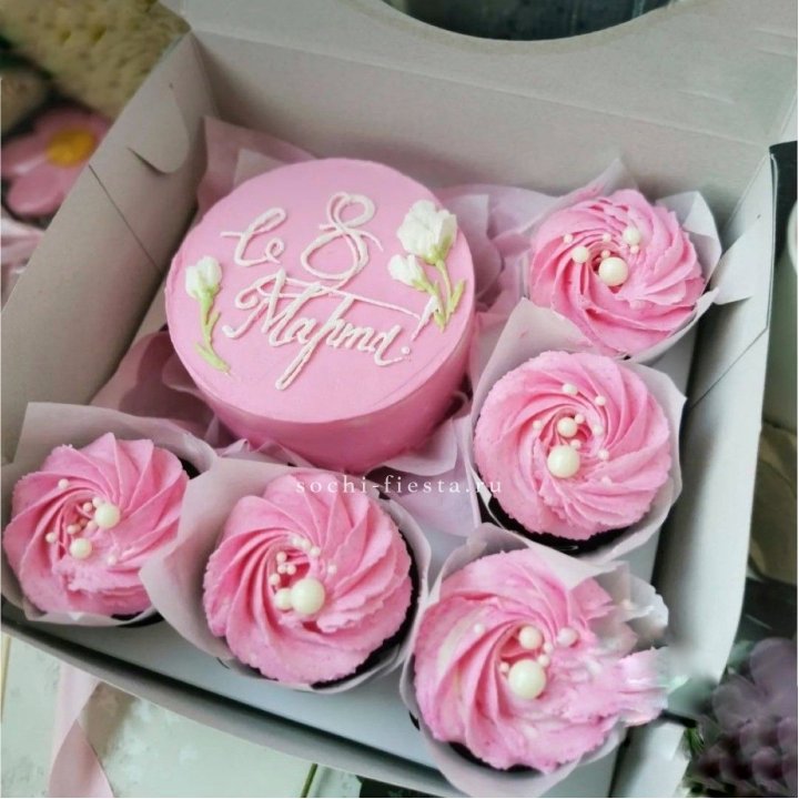 Капкейки и бенто-торт "8 марта!" в Сириусе