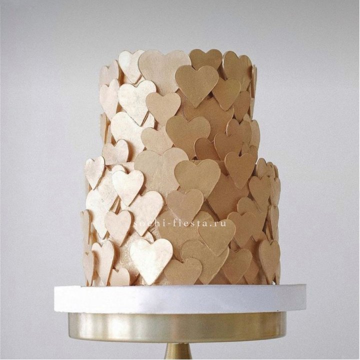 Торт "Hearts" gold в Сириусе