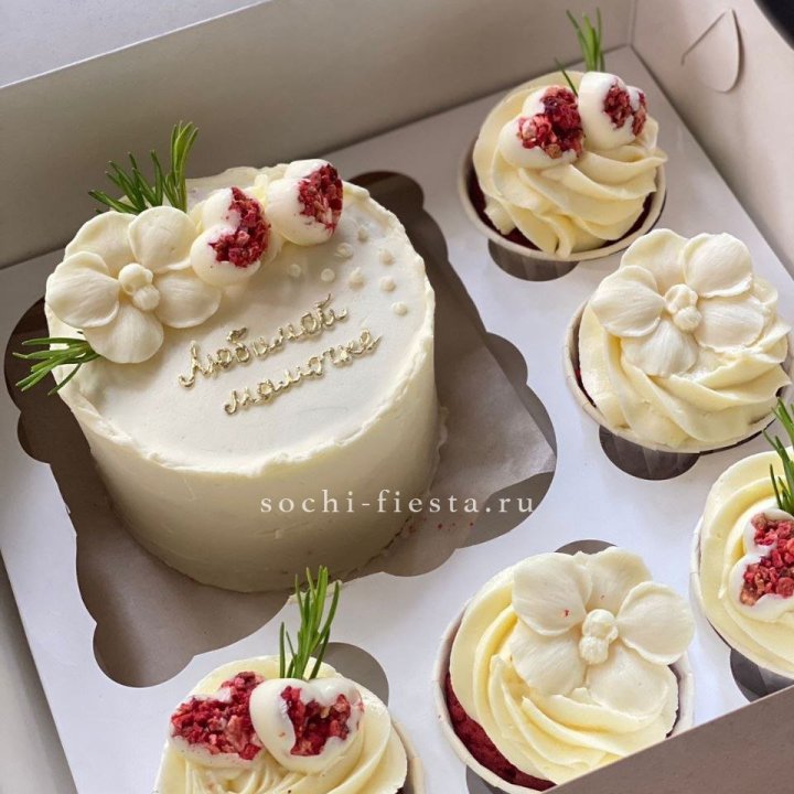 Капкейки и бенто-торт "Мамочке" в Сириусе