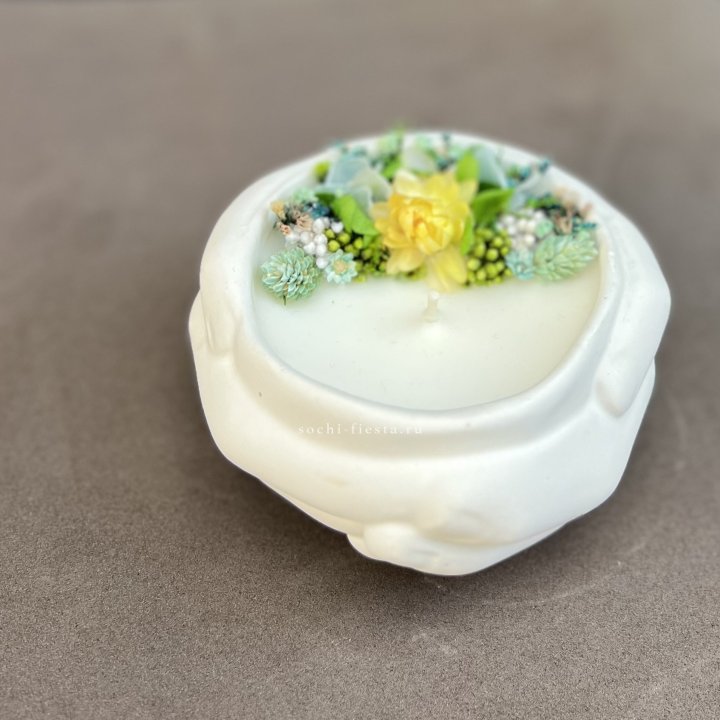 Свеча ароматическая в гипсе Руки в Сириусе