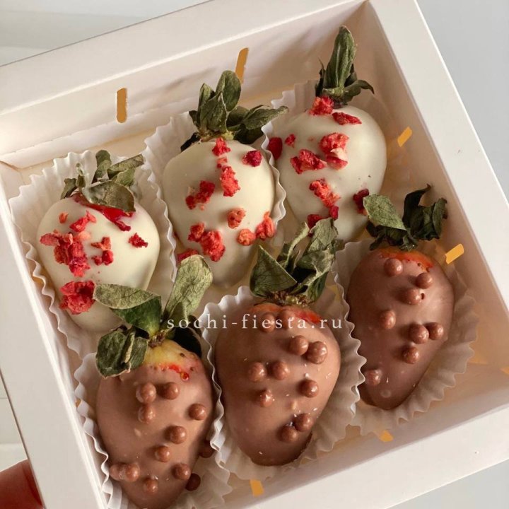 Клубника в шоколаде 6 ягод в Сириусе