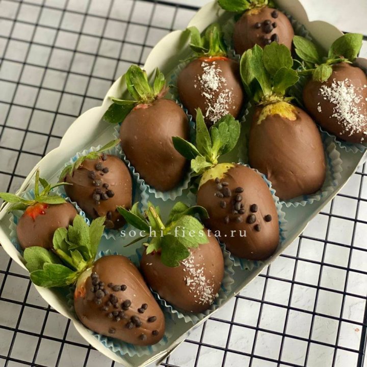 Клубника в шоколаде 10 ягод в Сириусе