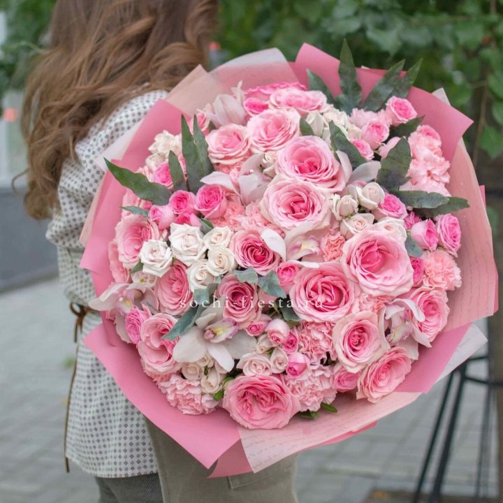 Дизайнерский букет "Барби" в Сириусе