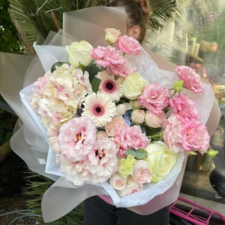 Дизайнерский букет "Лаундж пак" в Сириусе