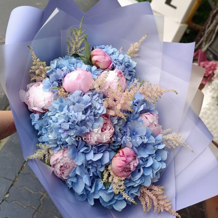 Дизайнерский букет с гортензией №3 в Сириусе