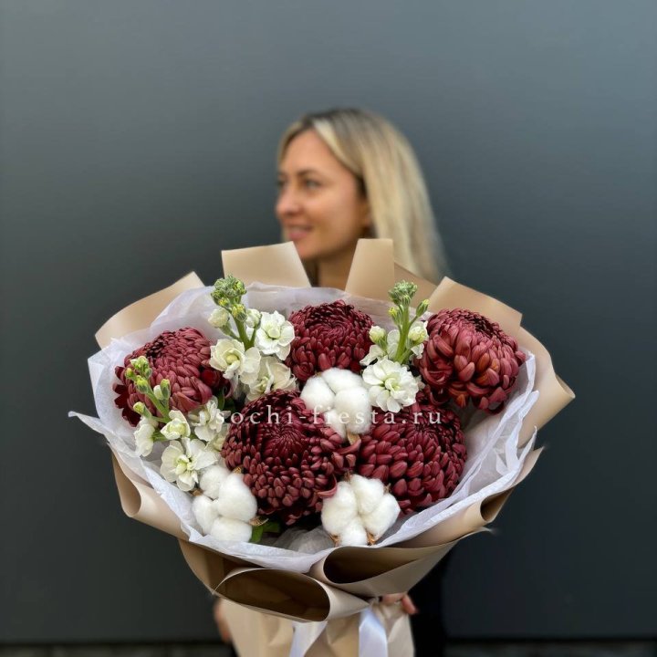 Хризантемы с маттиолой в Сириусе