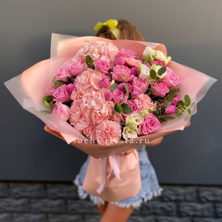 Авторский букет "Восторг" в Сириусе