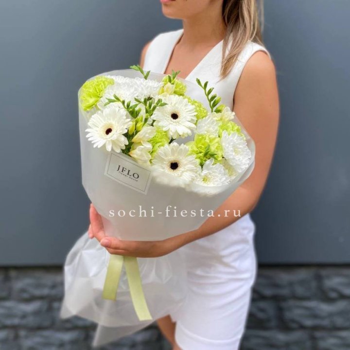 Букет "Джиржи фловерс" в Сириусе