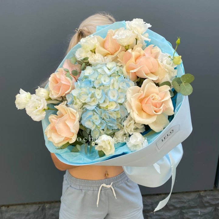 Сборный букет "Голубой закат" в Сириусе