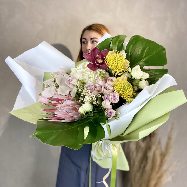 Дизайнерский букет экзотики в Сириусе