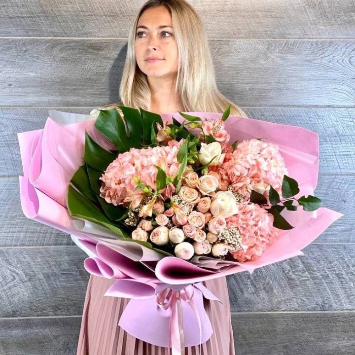 Дизайнерский букет "Валенсия-2" в Сириусе