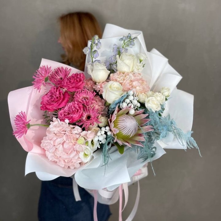 Дизайнерский букет "Фантастик" в Сириусе