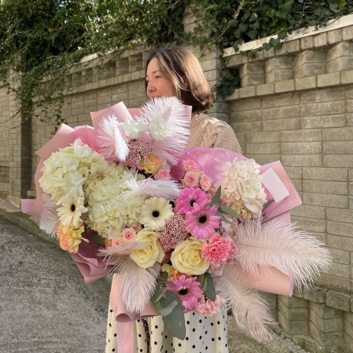 Дизайнерский букет "Валенсия" в Сириусе