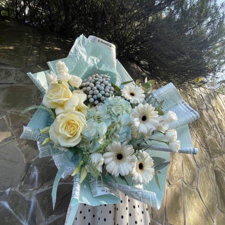 Дизайнерский букет "Линдж-блю" в Сириусе