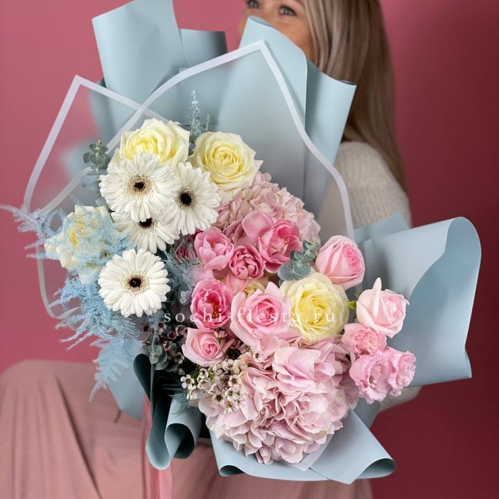 Дизайнерский букет "Адель" в Сириусе