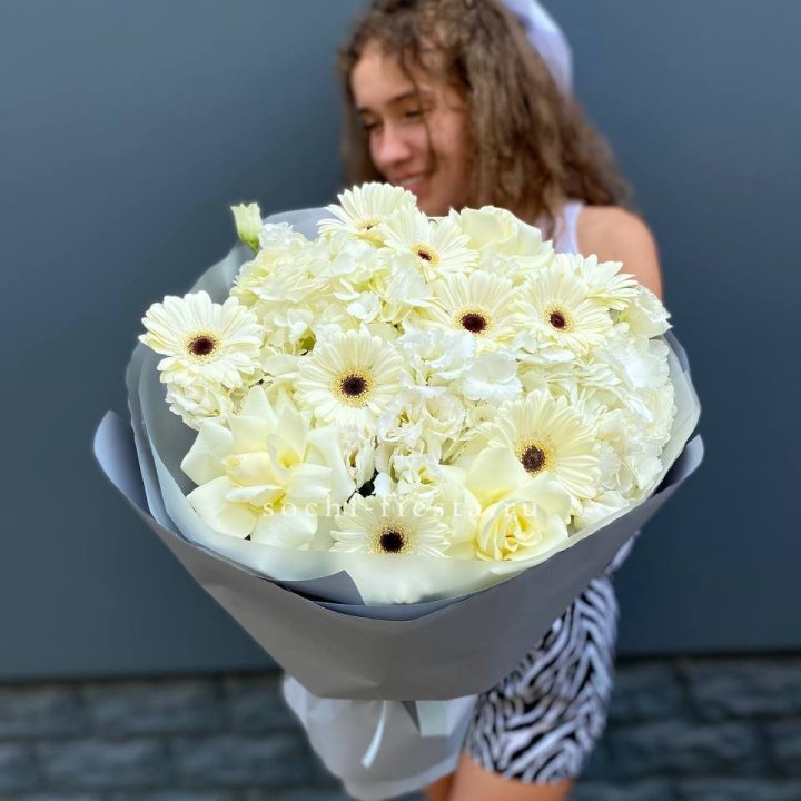  Букет "Вайт люксур" в Сириусе