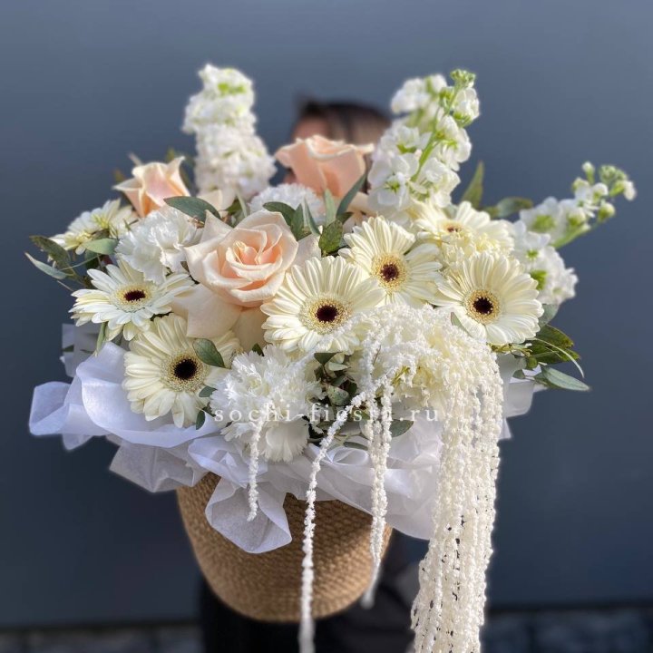Цветы в джутовом кашпо "Валери" в Сириусе