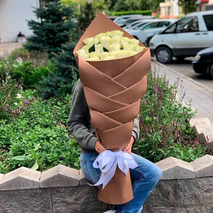 Голландские розы белые "Рыбка" с доставкой в Нижнем Новгороде