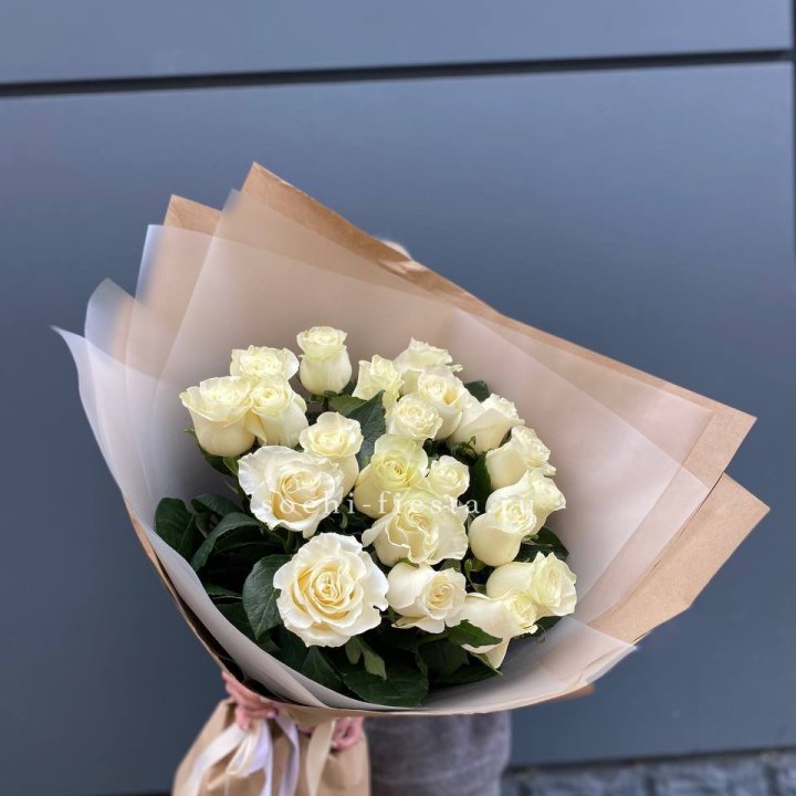  Букет  высоких белых роз   с доставкой в Сириусе