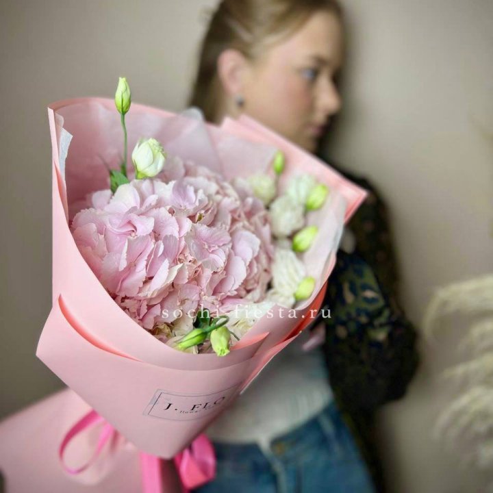 Букет с гортензией №2 в Нижнем Новгороде