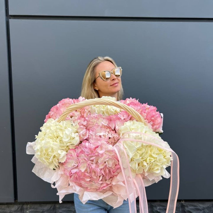 7 гортензий в корзине в Нижнем Новгороде