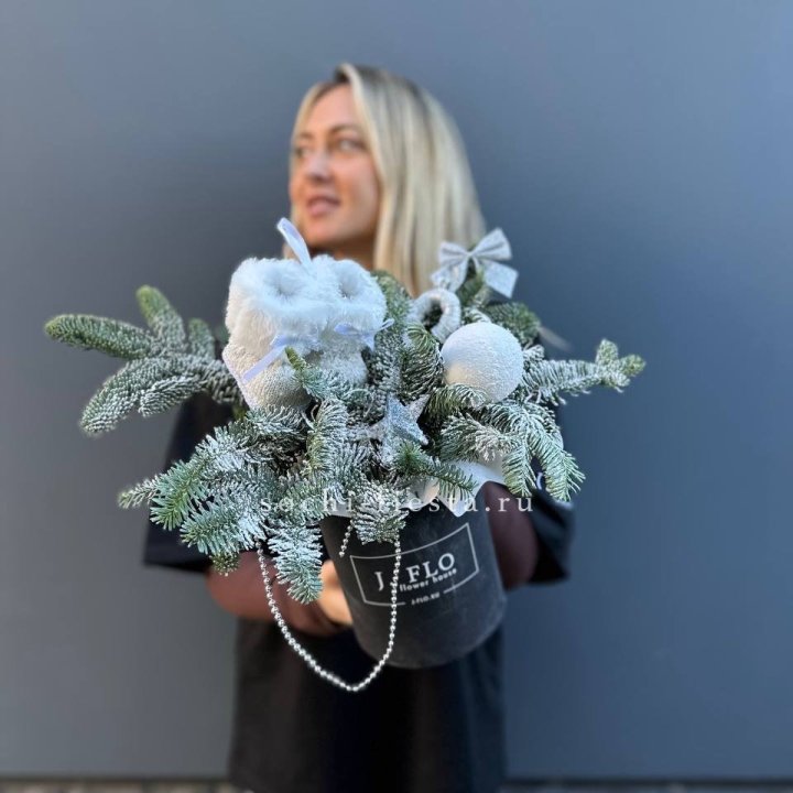 Новогодний бокс "Ботс вайт" в Сириусе