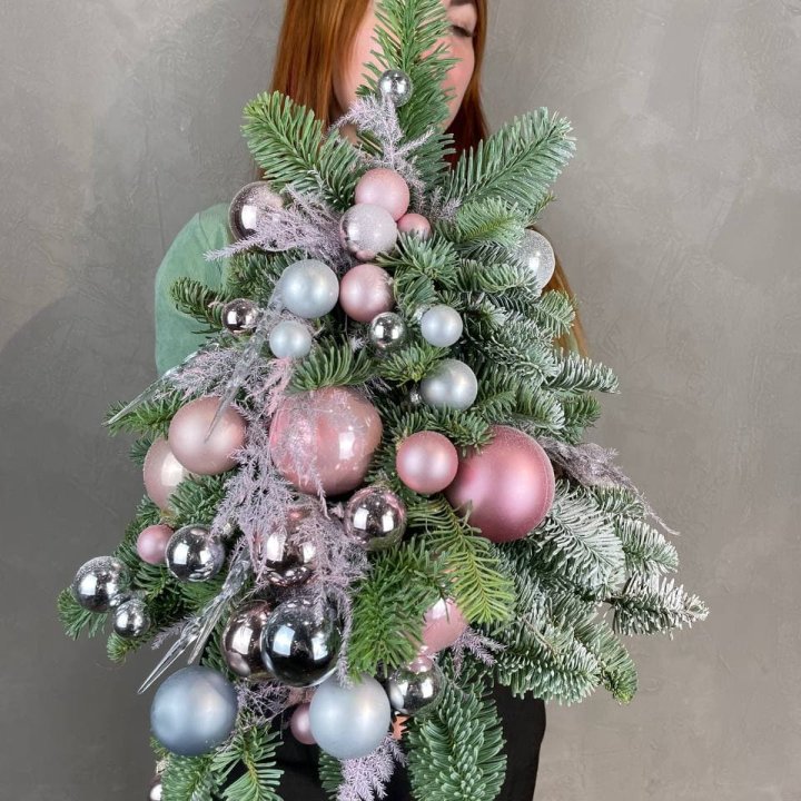 Новогодняя елочка "Розе голд" в Сириусе