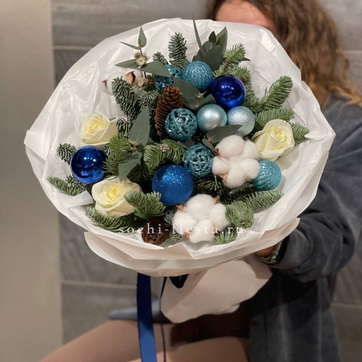 Новогодний букет "Синий иней" в Сириусе