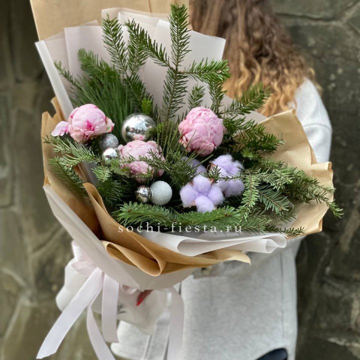 Новогодний букет с пионами  в Сириусе
