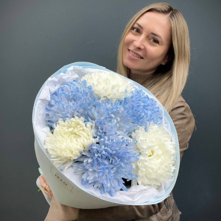 Букет из 7 хризантем  в Сириусе