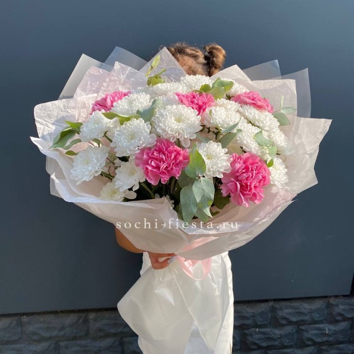 Букет  хризантем и диантусов "Воздушный" в Сириусе