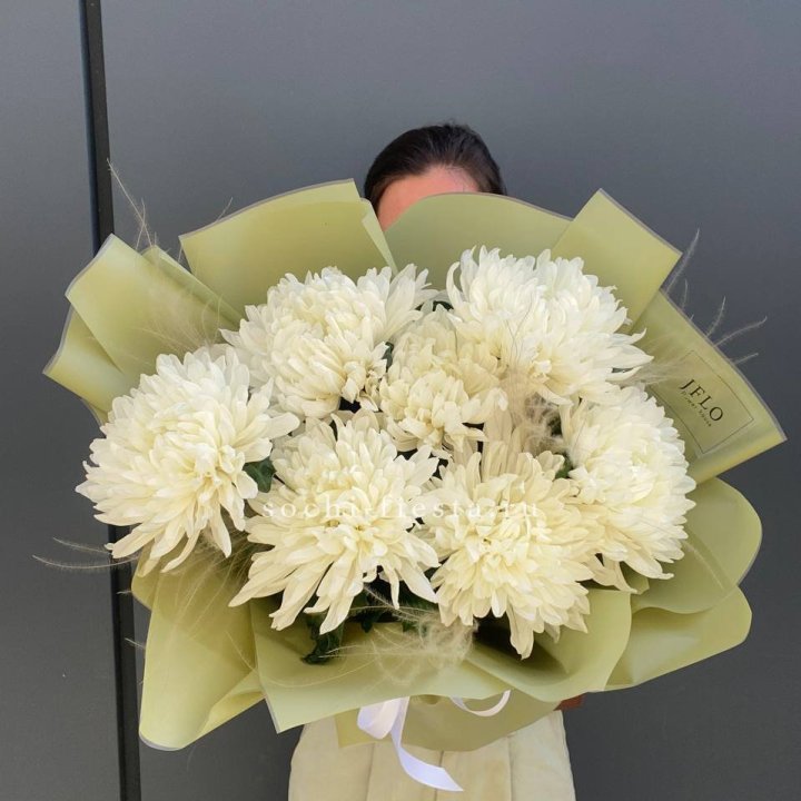 Букет одноголовых хризантем  в Сириусе