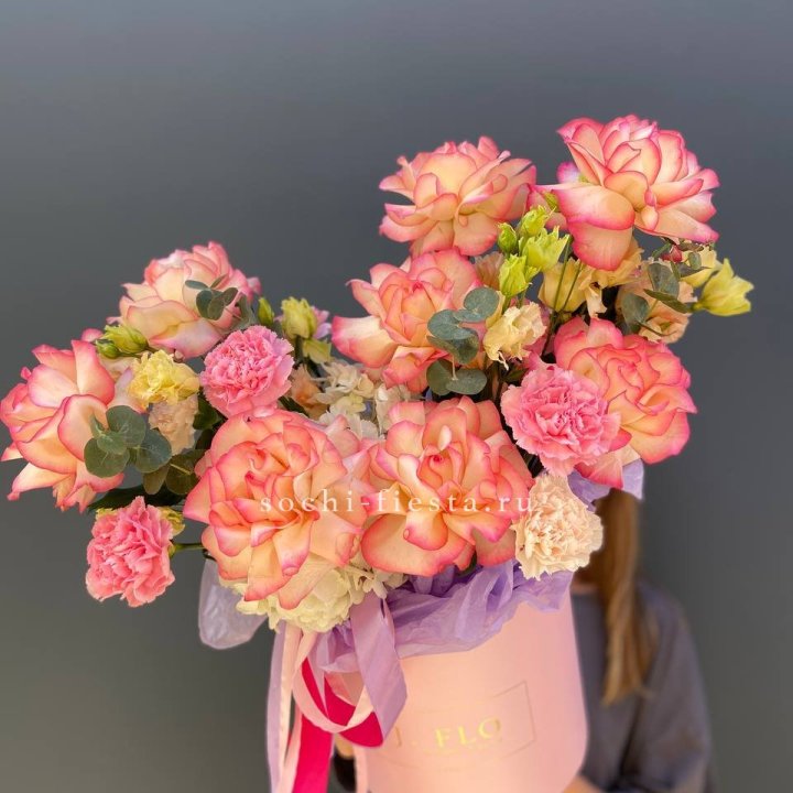 Бокс нежный с розами в Сириусе