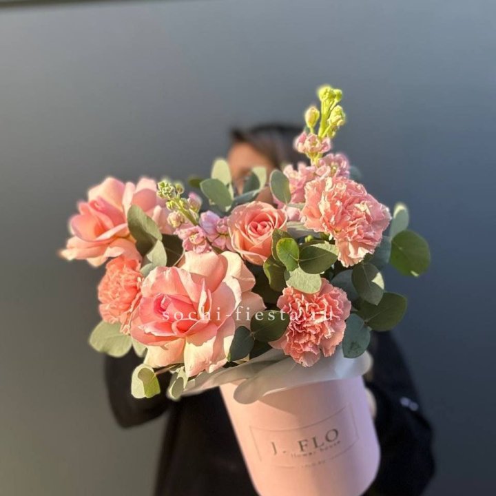 Цветы в боксе "Сизара" в Сириусе