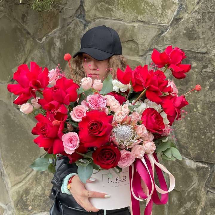 Яркий бокс "Для неё" в Сириусе