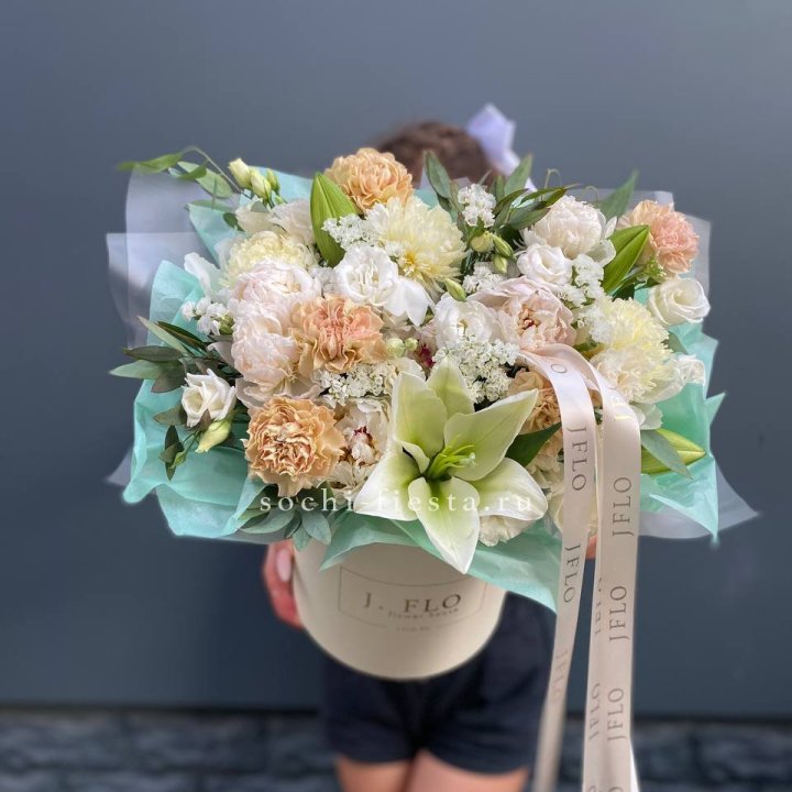 Дизайнерский цилиндр "Амвайл" в Сириусе