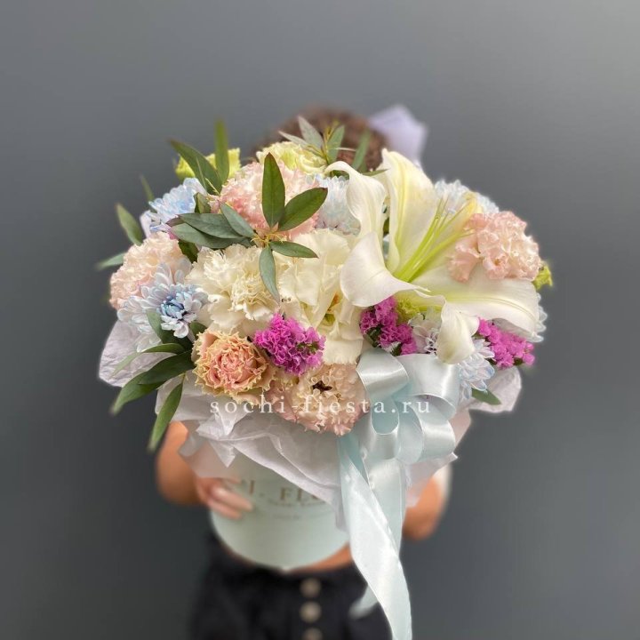 Дизайнерский цилиндр "Лилия" в Сириусе