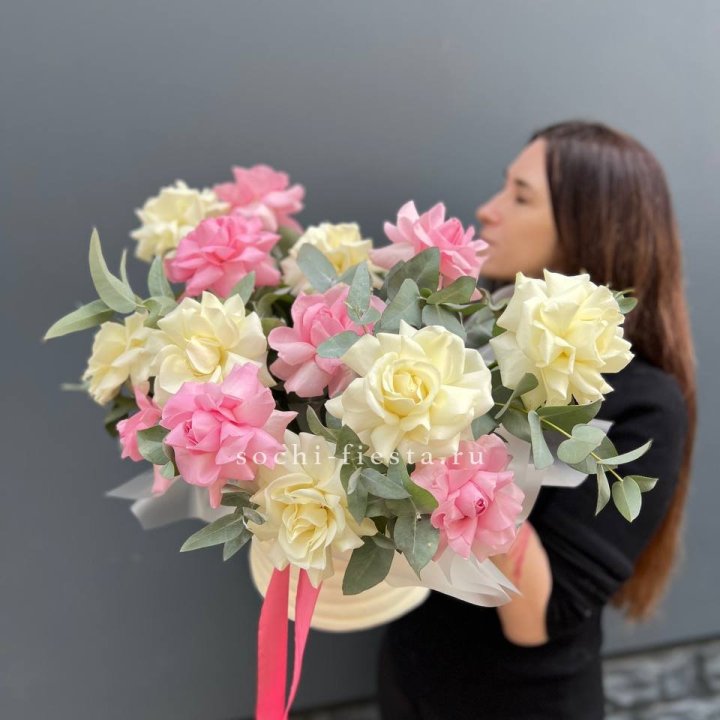 Зефирный бокс из 17 французских роз микс в Сириусе