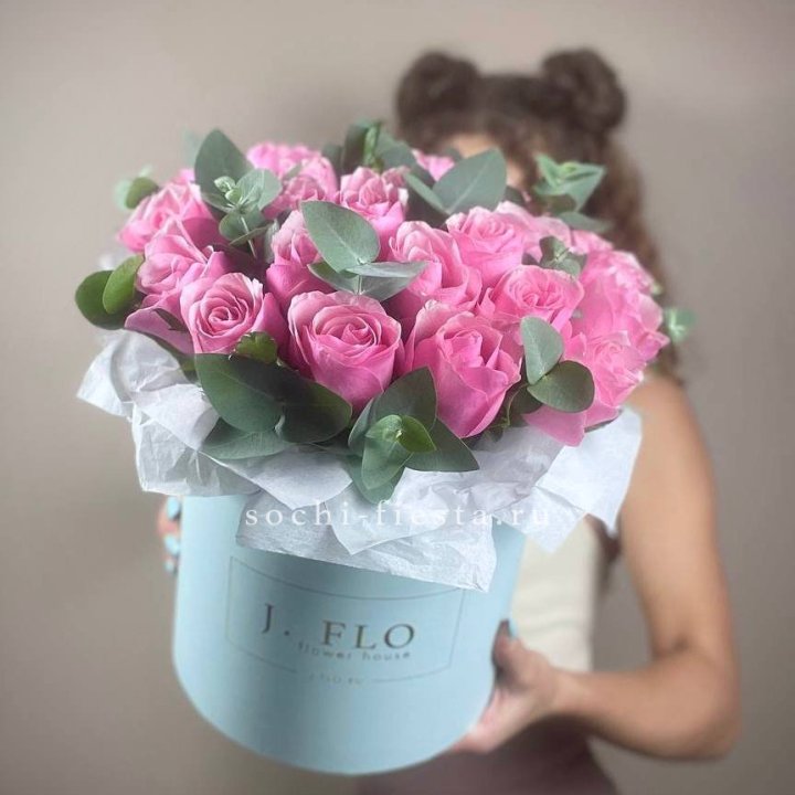 Бокс 27 роз в Сириусе