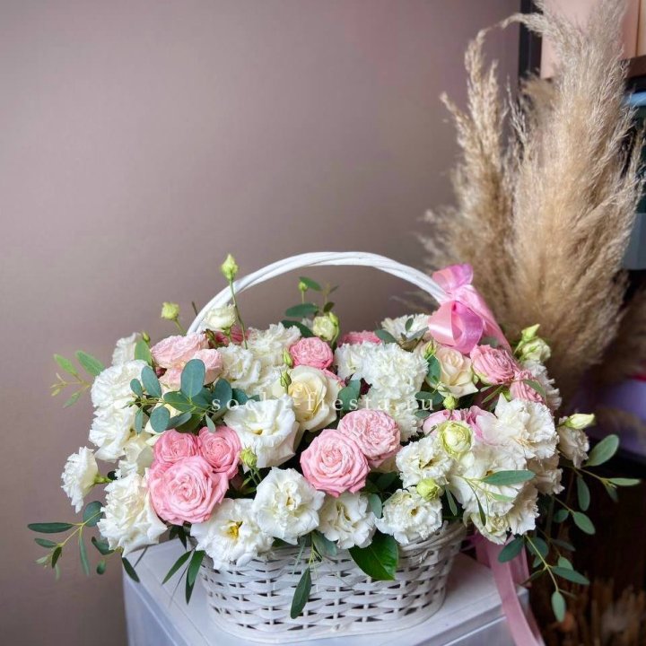 Цветочная корзина "Пинки вайт" в Нижнем Новгороде