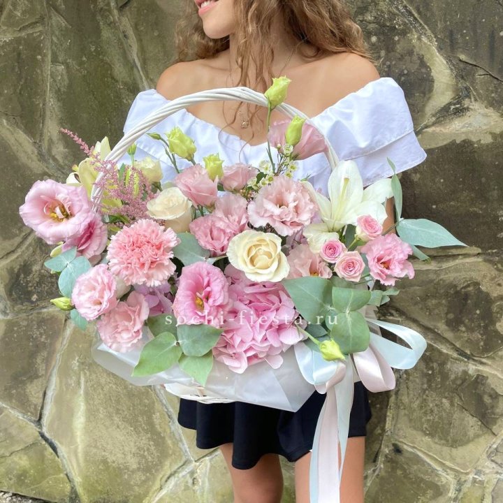 Авторская корзина "Миа" с доставкой в Нижнем Новгороде