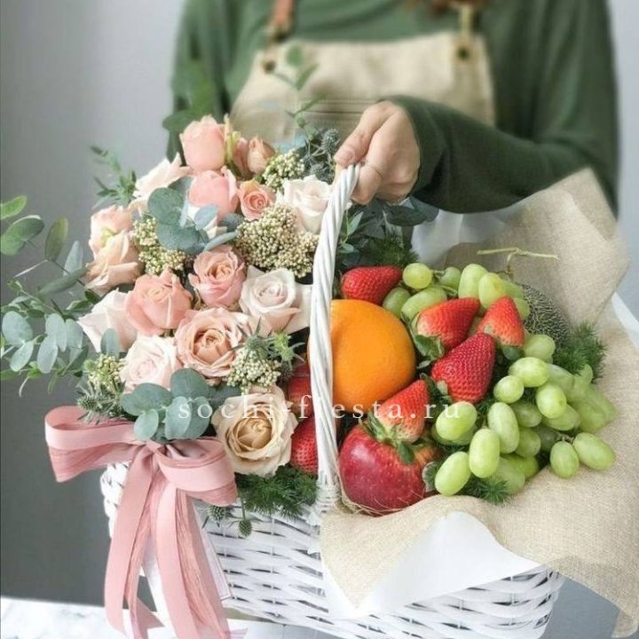 Фруктовая корзина c цветами в Нижнем Новгороде