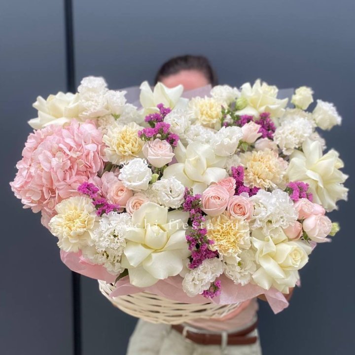 Корзина "Воздушная нежность" с доставкой в Нижнем Новгороде