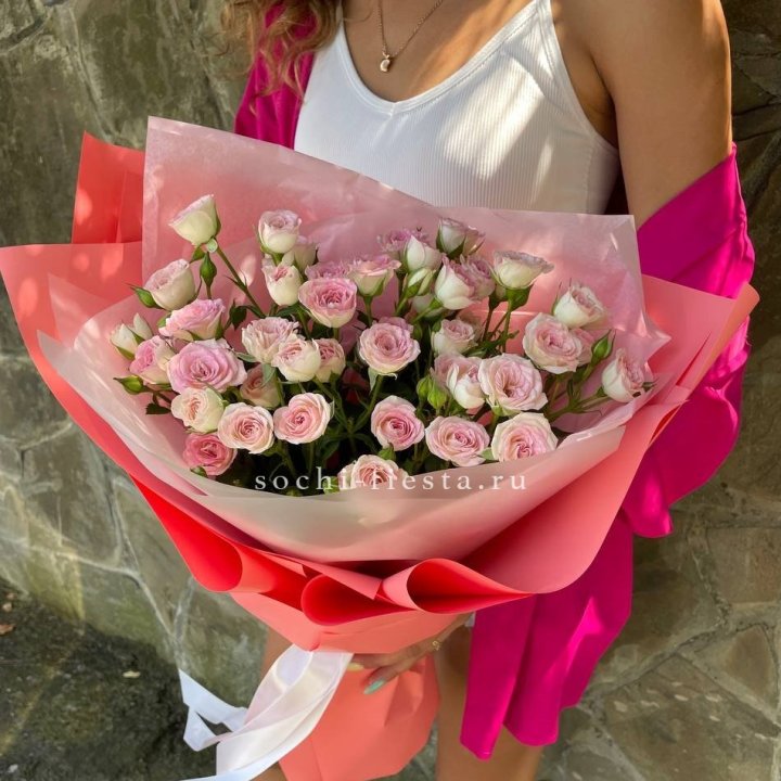 Розовые кустовые розы в Нижнем Новгороде