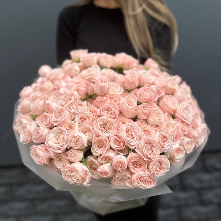 51 кустовая роза Бомбастик с доставкой в Нижнем Новгороде